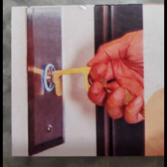 Touch free no contact keychain 4 colors Hands Free Germaphobe - Picture 4 of 6